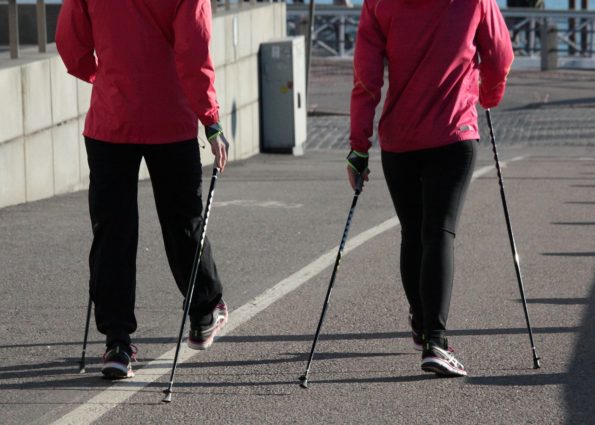 nordic-walking-1369306_1280-1